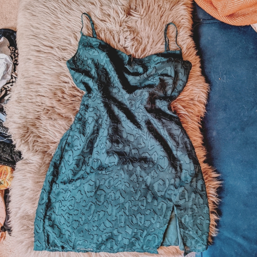 NWT F21 Thigh Slit Textured Wiggle Cowl-Neck Mini Dress